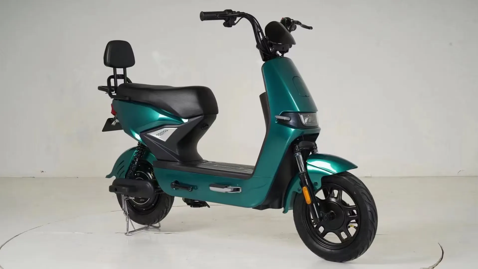 Factory Directly Sale Electric Ckd Electric Scooter 2 Wheel Kick Motorcycle - Image 2