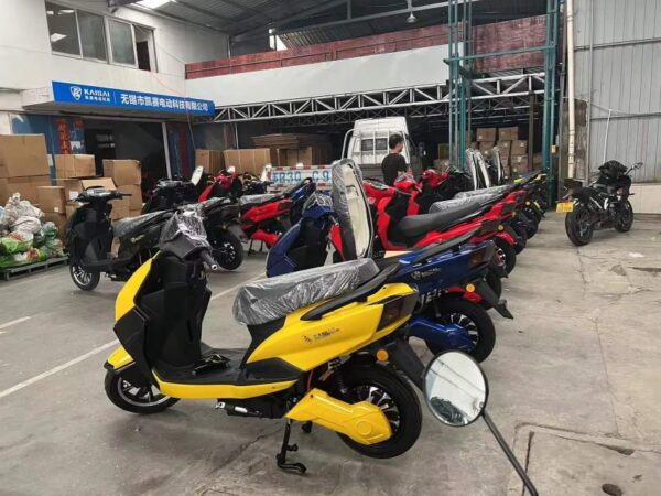 Long Range Mobility Electric Scooters Big Battery 2 Wheel Cargo Moped - Image 3